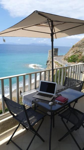 Laguna Blu davanti alle Isole Eolie